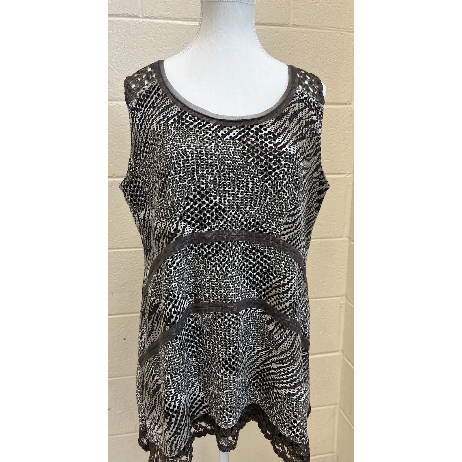 Picadilly Fashions Womens Xl Sleeveless Top Polyester & Spandex. Lace Accents